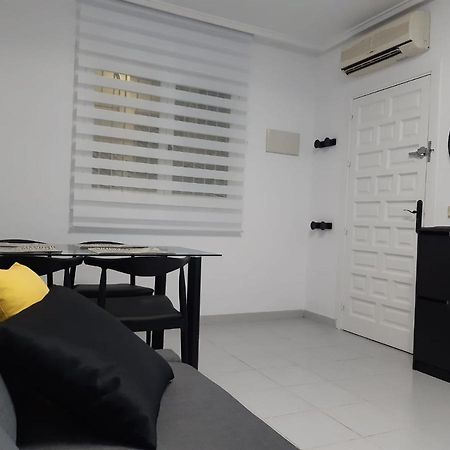 Lovely Apart 3 Minutes To The Beach Torrevieja Exterior photo